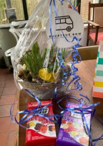 Een bloemetje en wat lekkers voor de 1500e opstapper.